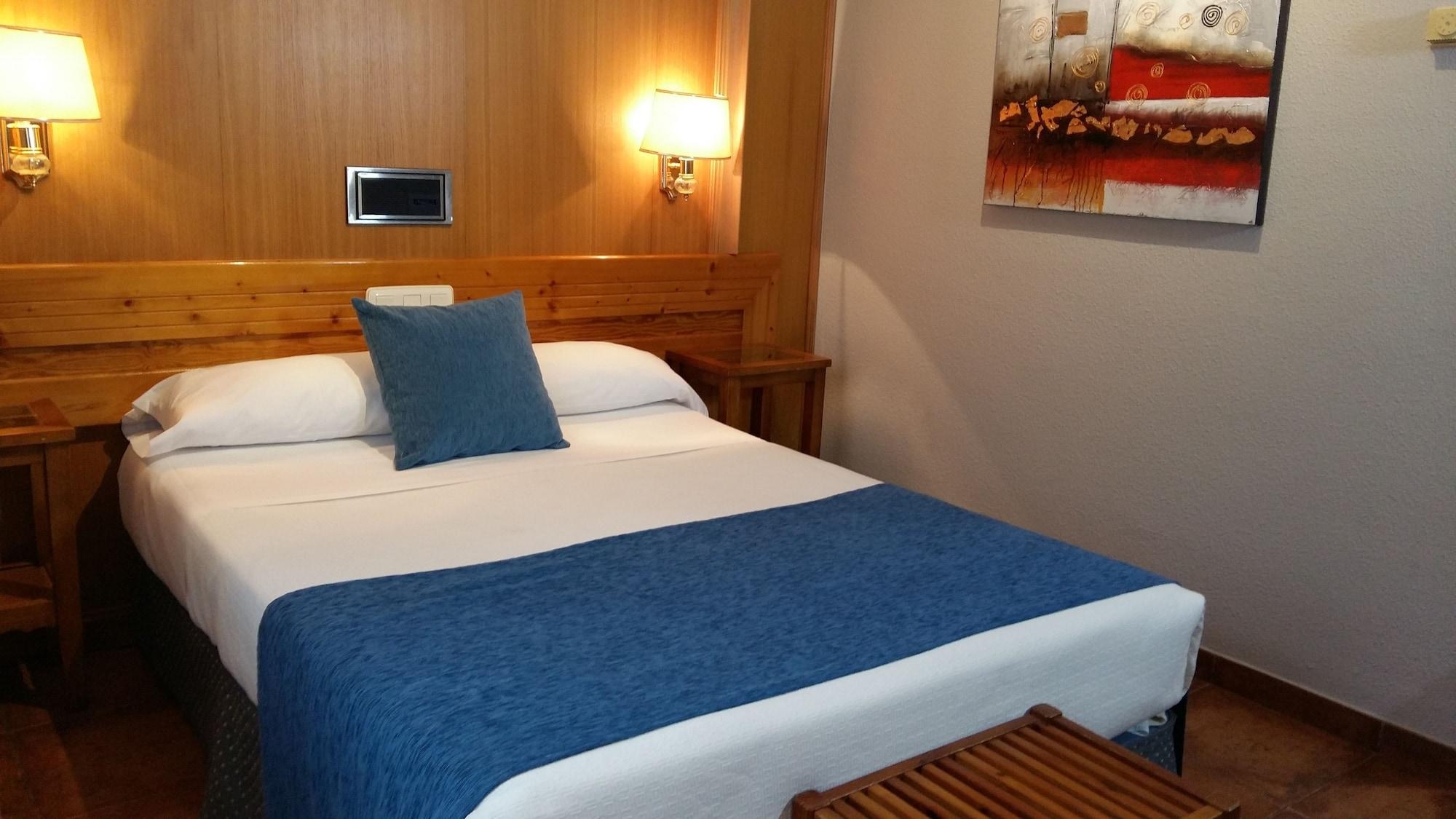 Hotel Real De 3*