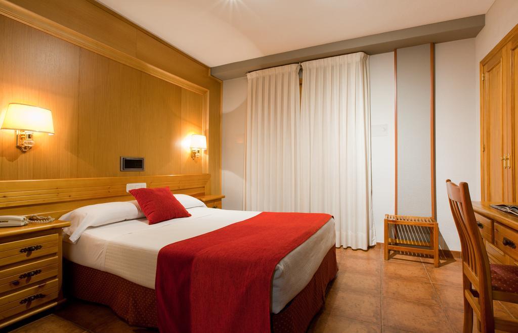 Real De Hotel 3*