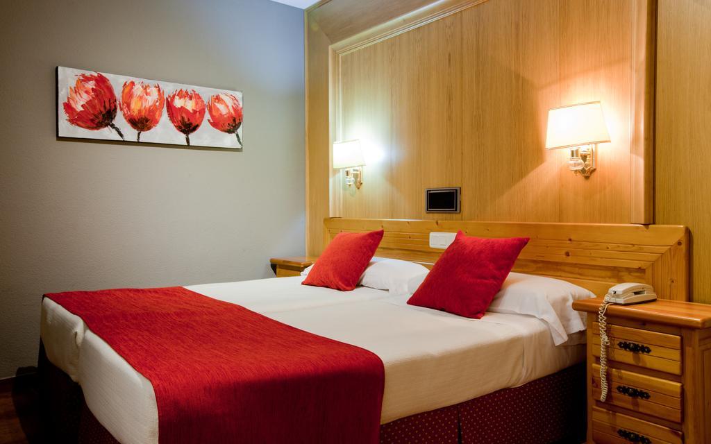 Hotel Real De 3*
