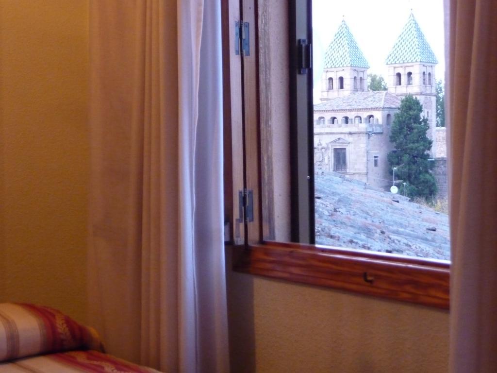 Hotel Real De 3*